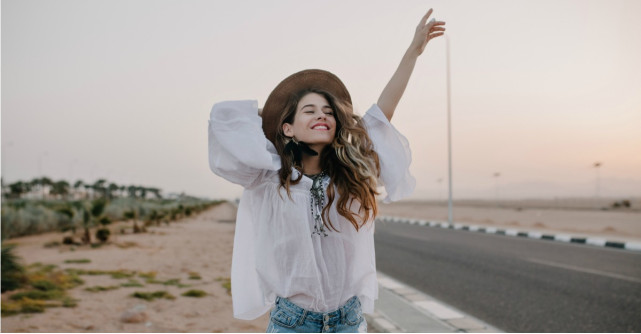 Bluze cu maneci fluture - vaporoase si placute pe timp de canicula