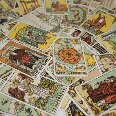 Ai nevoie de o etalare de Tarot online gratis? Iată unde poți face acest lucru