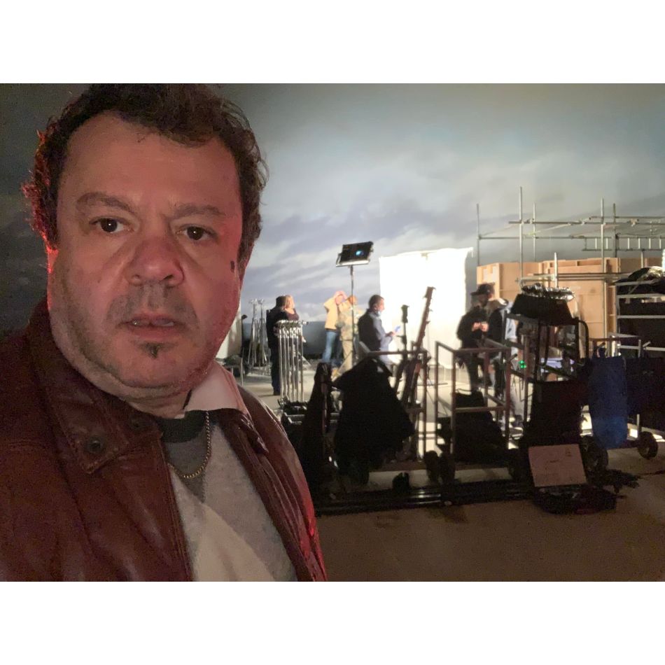 Dragoș Moștenescu a părăsit România și s-a mutat la Londra! Cu ce se ocupă actorul din serialul La Bloc?