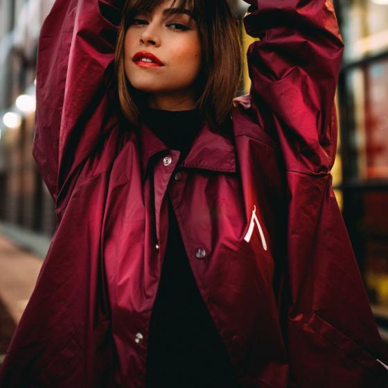 Pelerina de ploaie din fâș subțire este perfectă acum!