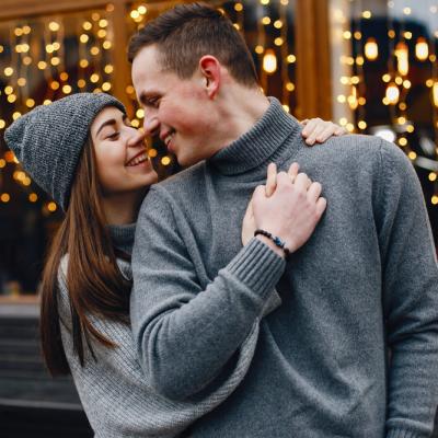 10 semne că este îndrăgosit de tine