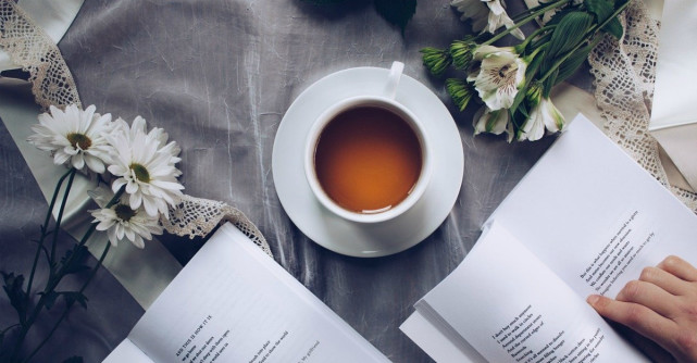 Motivul pentru care este bine să bei ceaiul cu lapte