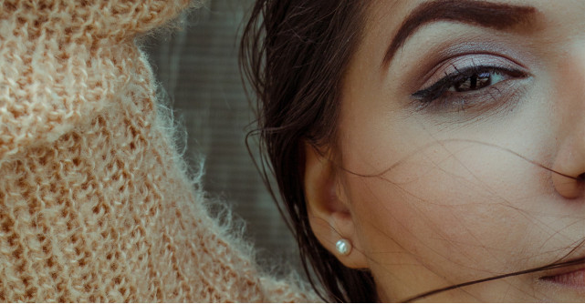 Cum te machiezi dacă ai pleoapele groase: trucuri + produse recomandate!