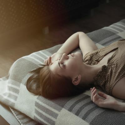 Te trezesti obosita si cu dureri? Descopera legatura dintre somn si inflamatia din corp