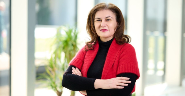 Dr. Ruxandra Sinescu: Liftingul facial chirurgical este soluția pentru corecția eficientă a laxității pielii, după 45 de ani