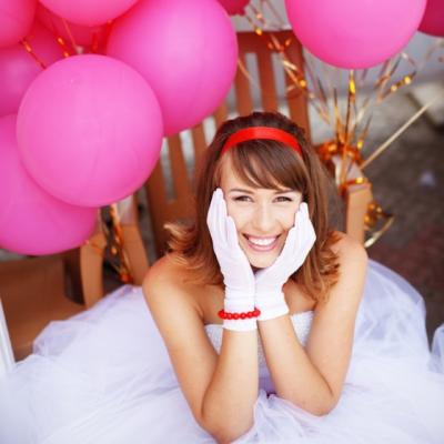 De ce au uitat femeile sa zambeasca?