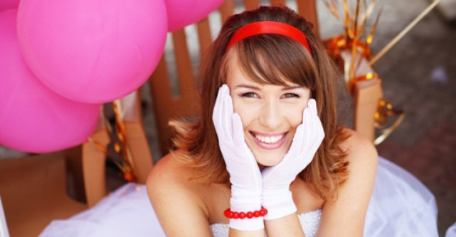 De ce au uitat femeile sa zambeasca?