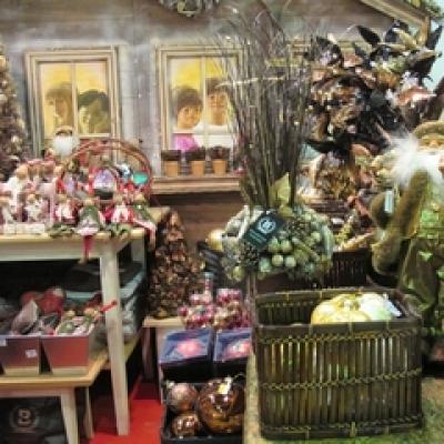 Mosul isi umple sacul cu cadouri de la Galeria Dalles