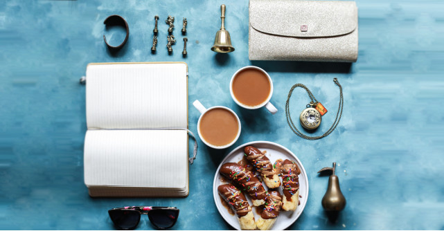 Cum te îmbraci când ieși în oraș cu cea mai bună prietenă: la masă, în club sau la film