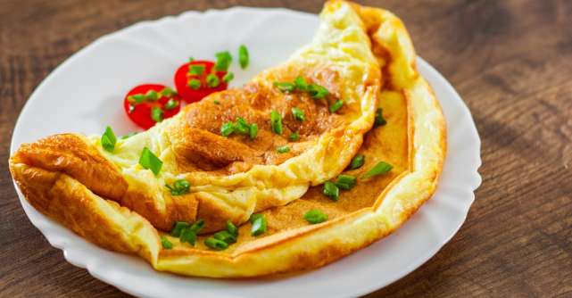 Câte calorii are omleta în funcție de numărul de ouă și alte ingrediente? Este sănătos să mâncăm omletă la micul dejun?