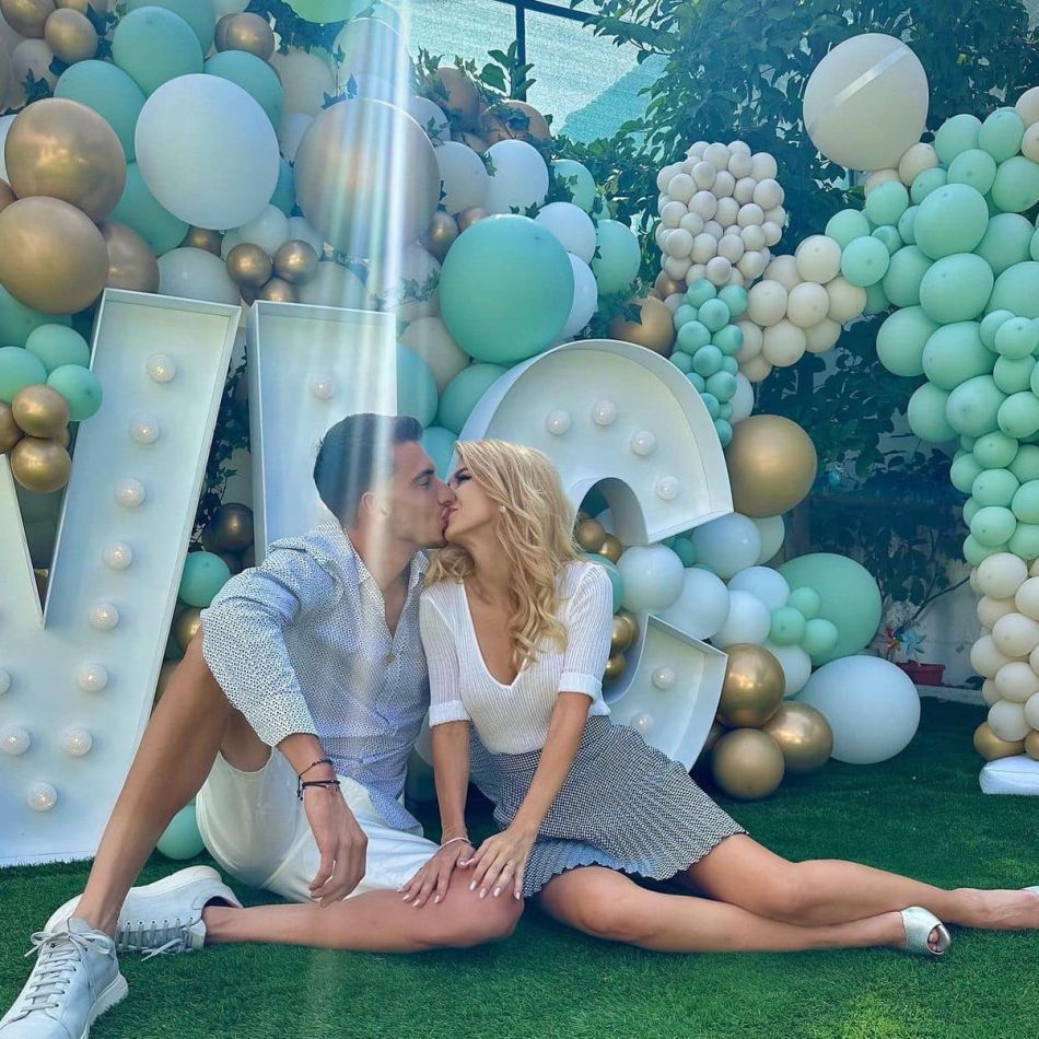 Andreea Bălan a plecat din România, după Victor Cornea: În sfârșit îl îmbrățișez și-l pup pe iubitul meu...