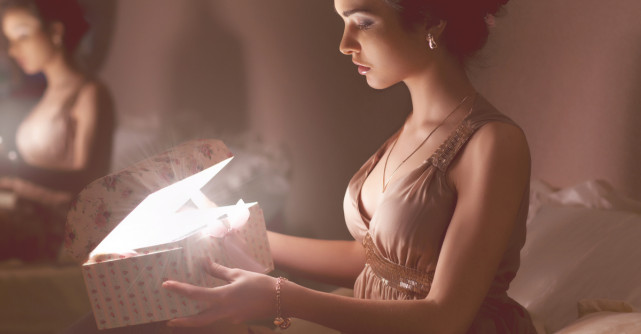 Cadouri pentru femei: Lista celor mai frumoase gesturi tandre