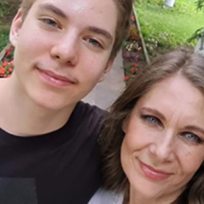 11 ani de la accidentul aviatic. Romanița Iovan și fiul său, Albert, omagiu anual pentru Adrian Iovan: Eroul meu întotdeauna!