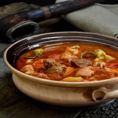 5 locuri din Covasna unde să mănânci cel mai bun gulaș sau o mâncare tradițională