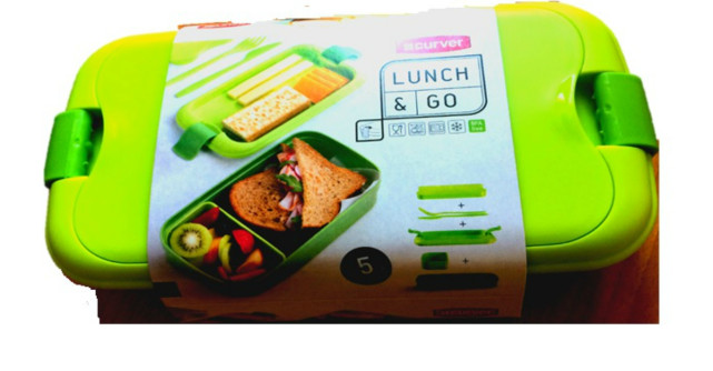 Am gasit cea mai draguta cutie pentru alimente cu tacamuri incluse - pentru pranzul la birou