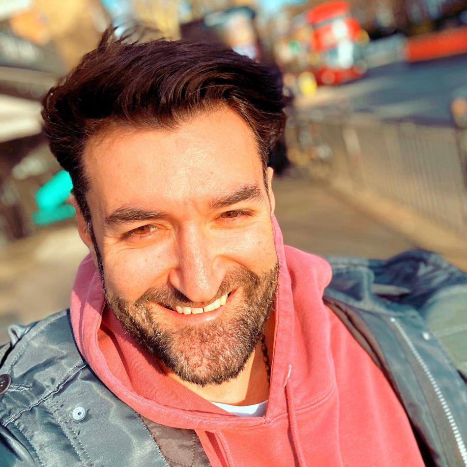 Smiley a plecat pe nepusă masă din vacanța cu Gina! Artistul le-a lăsat singure pe soția și fiica sa 