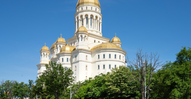 Moment inedit la sfințirea Catedralei Naționale. Fiul președintelui Nicușor Dan a întors toate privirile 