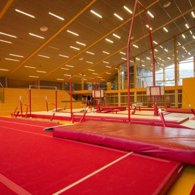 Incident grav la Onești. Sala de gimnastică Nadia Comăneci a fost vandalizată și incendiată de un bărbat cu probleme psihice