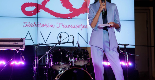  AVON implineste 20 de ani de cand sarbatoreste frumusetea femeilor 