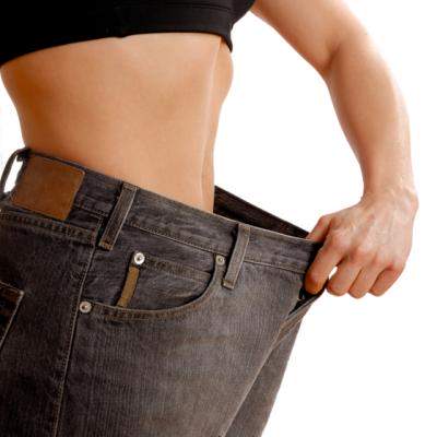 Video: Asa arata blugii care te fac sa pari cu 10 kg mai slaba!