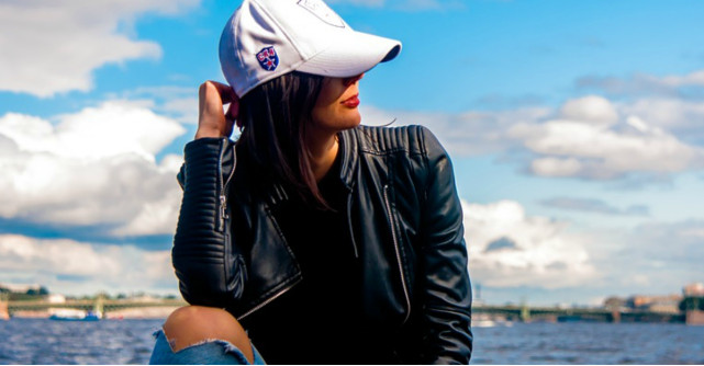 Hrană pentru păr sănătos și frumos pe timp de vară: 5 vitamine de care ai nevoie de acum!