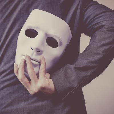 Nici o relație nu merită să trăiești în minciună