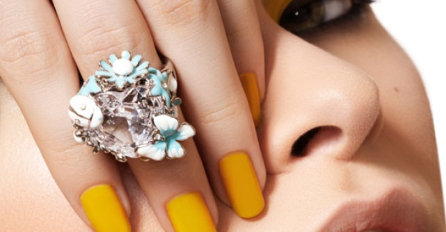 15 Produse pentru unghii pe care orice pasionata de manichiura trebuie sa le aiba