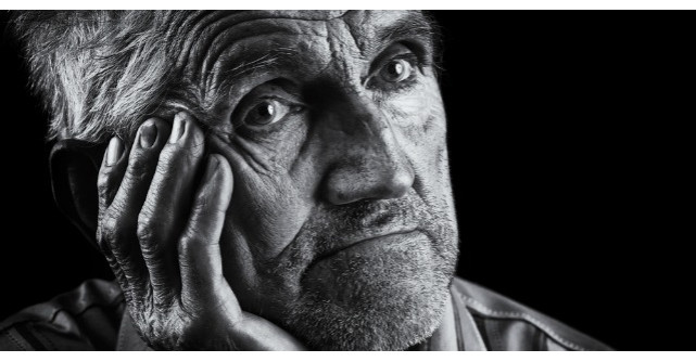  Doi batranei grav bolnavi imparteau aceeasi camera de spital. Ce faceau in fiecare zi?