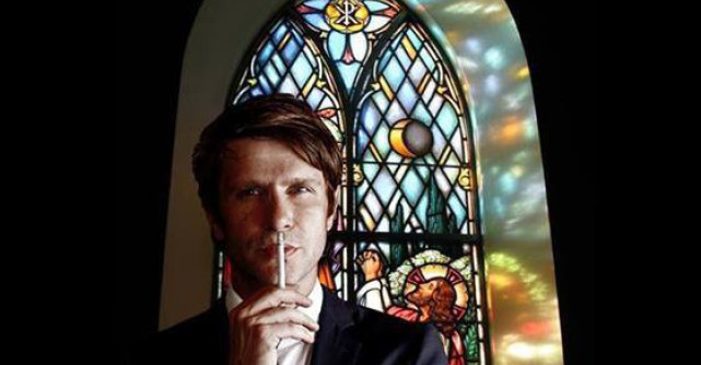 Avanpremiera: Derapaje, pauza de tigara din timpul unui priveghi. Cu Radu Iacoban