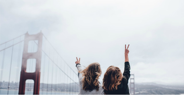 Cele 5 lucruri pe care trebuie sa le ai in garderoba daca se iveste o petrecere neasteptata