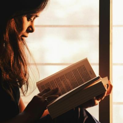 Cele mai frumoase 10 citate despre iubire, vulnerabilitate și fragilitatea umană din „Insula copacilor dispăruți” de Elif Shafak