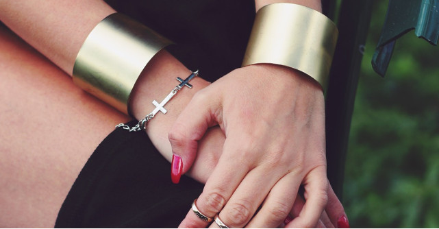 Bratari peste maneci si manusi - must-have combo