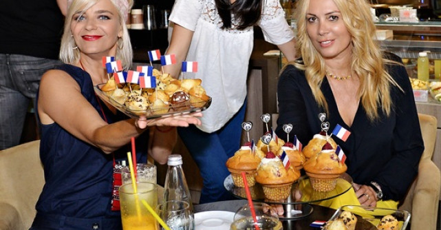 Ziua Frantei, sarbatorita la Columbus Cafe, gatind si dariund.