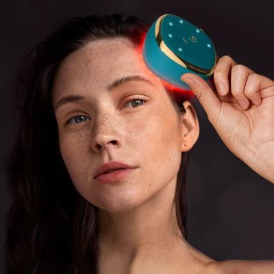  Revoluție cu LED pentru întărirea părului de la FAQ™ Swiss. Un nou ser miraculos pentru regenerarea părului și a scalpului