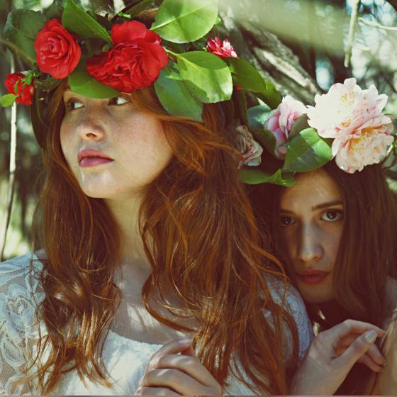 Coronita cu flori - accesoriul de cap al verii