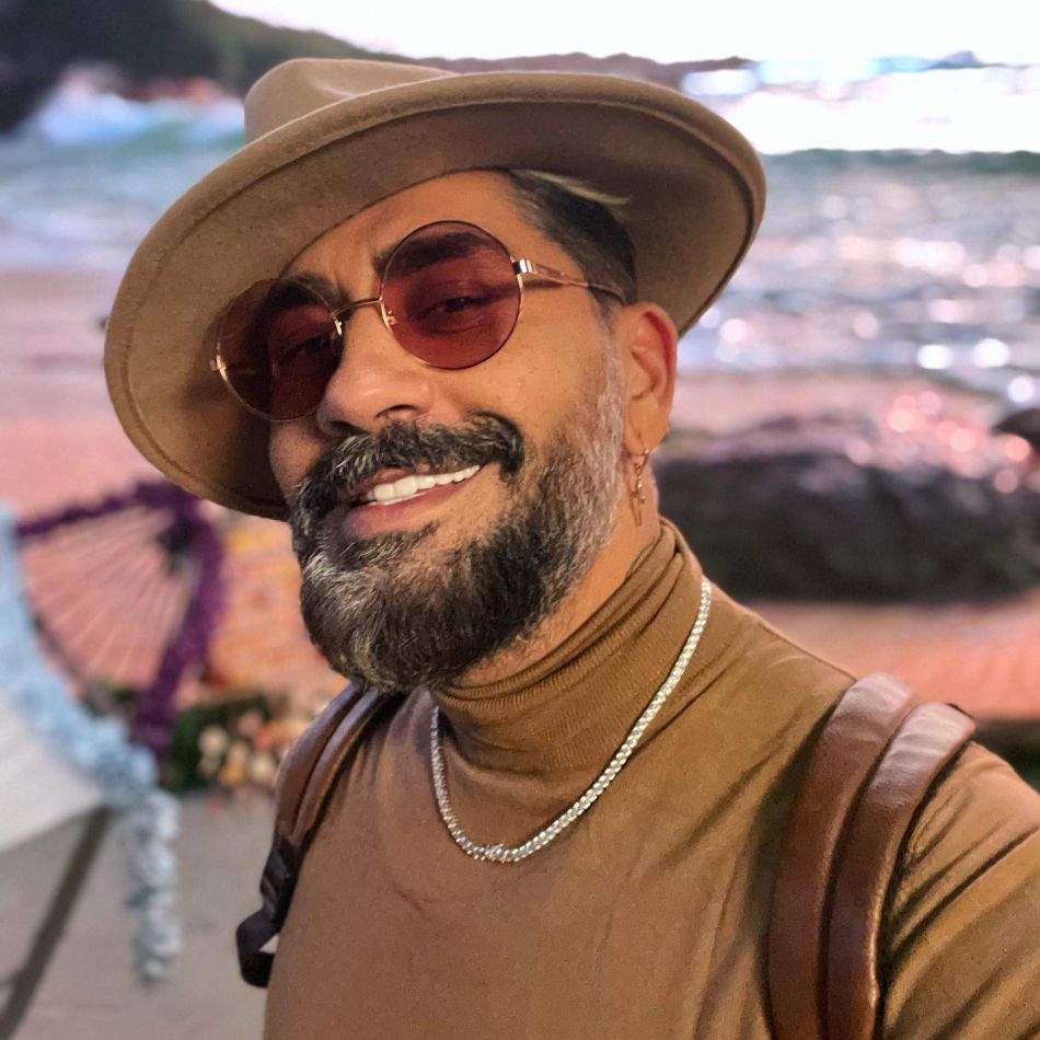 Connect-r și Smiley s-au îndrăgostit de aceeași femeie, iar ea, într-un final, l-a ales pe Marius Moga!Dezvăluirile artistului