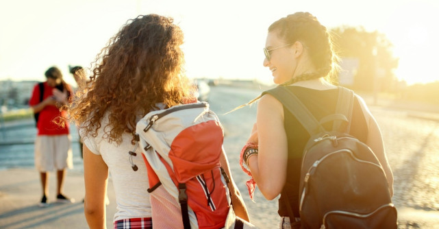 Cum să călătorești ieftin în timpul facultății: Top 4 destinații low budget pentru studenți