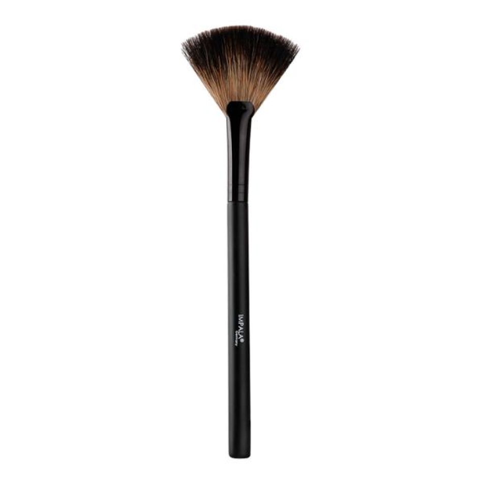 Pensule de machiaj de nelipsit din trusa ta cosmetică