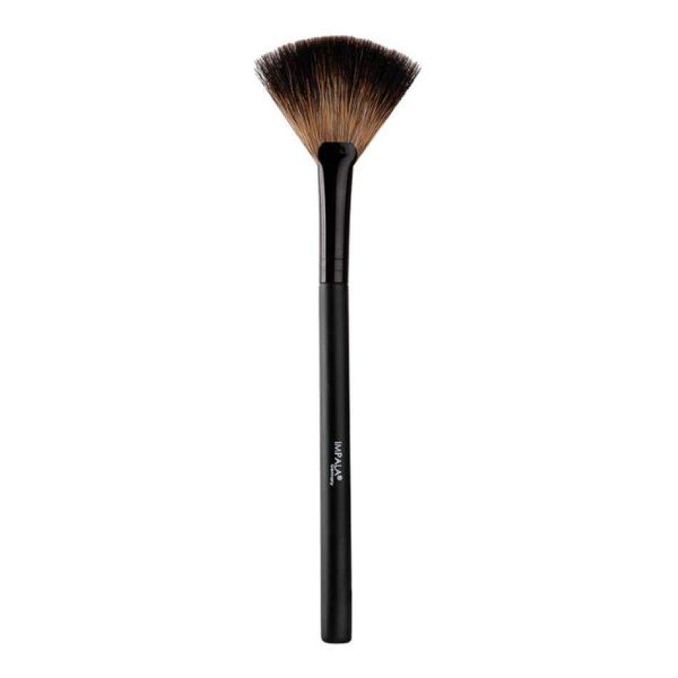 Pensule de machiaj de nelipsit din trusa ta cosmetică