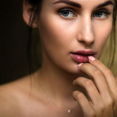 Peptidele: aliați pentru fermitatea și suplețea pielii