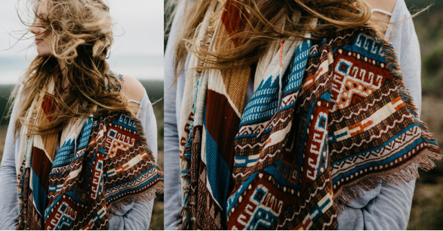 Șaluri cu motive geometrice: adaugă un plus de rafinament ținutei tale!