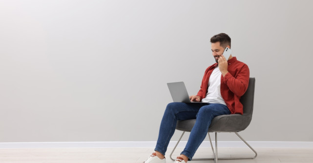 Telefoane la abonament vs. ”telefoane la liber”. Ce variantă este mai avantajoasă?