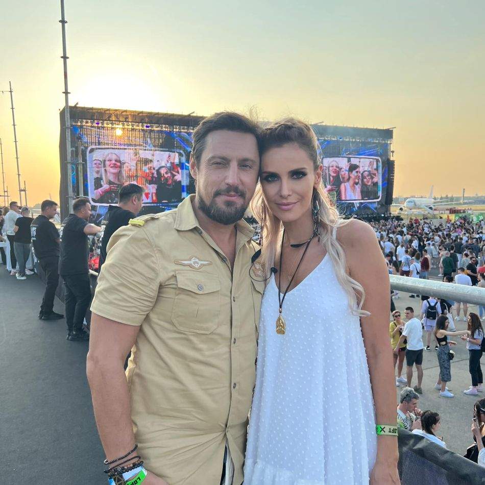 După un an și jumătate de relație, Daniel Pavel vrea să o ceară în căsătorie pe iubita lui: Simt că e momentul...