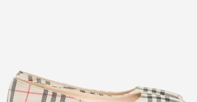 Anul acesta, pantofii tip Flats domină podiumurile de fashion