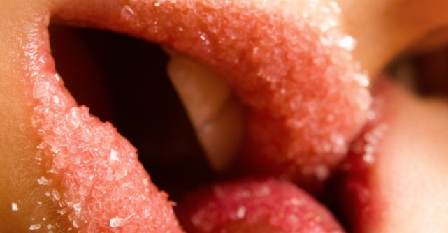  Video: Vezi aici cel mai sexy sarut al anului 2011