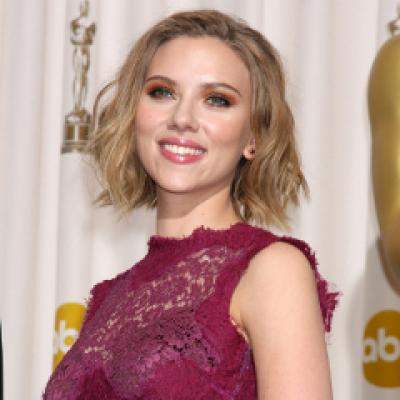  Scarlett Johansson goala si... pe net