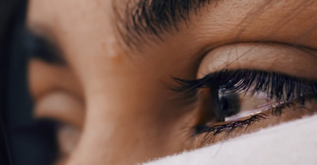 Acesta e numele meu: tulburătoarele memorii ale victimei unui viol a cărui poveste a făcut înconjurul lumii