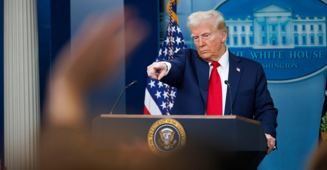  Donald Trump anulează avorturile de urgenţă