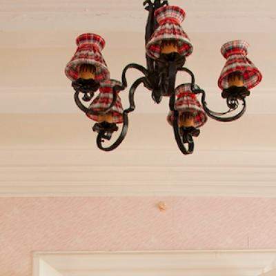 7 alternative de iluminat prin care înlocuiești lustra din sufragerie: idei moderne pentru un living mai elegant