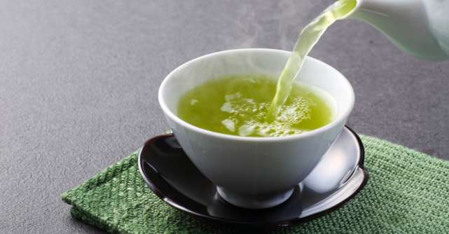 Cum prepari ceaiul longevitatii: 3 plante aromate si delicioase pe care le ai deja in bucatarie